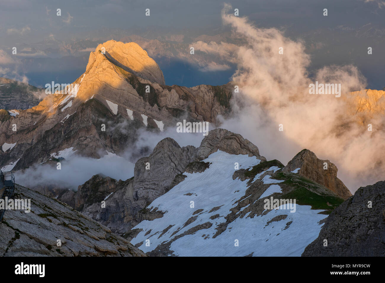 Europa, Schweiz, Appenzell, Berg Säntis, letzte Licht auf Altmann montieren, Stockfoto