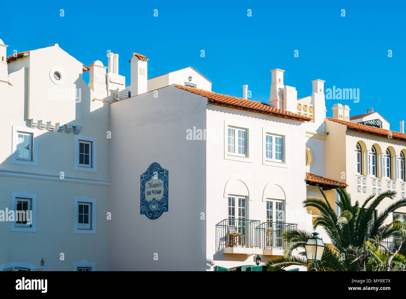 Das alte Dorf in der Algarve, Portugal, ist eine Sammlung von 280 Eigenschaften in 18. Jahrhundert portugiesischen und englischen Architektur im Zentrum Der Pinhal Golfplatz in Vilamoura, Algarve eingebettet gebaut Stockfoto