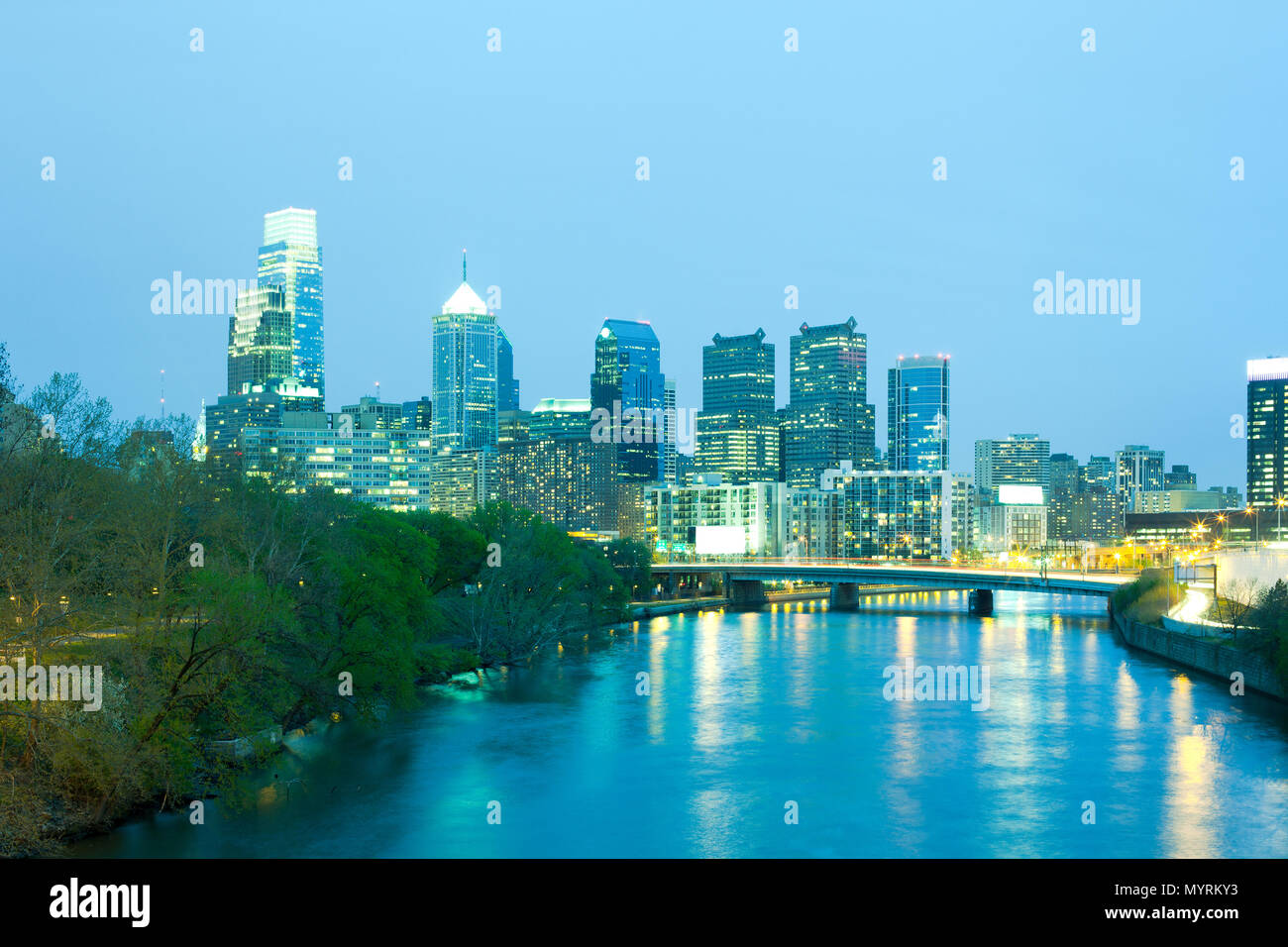 Schuylkill River und die Skyline der Stadt, Philadelphia, Pennsylvania, USA Stockfoto