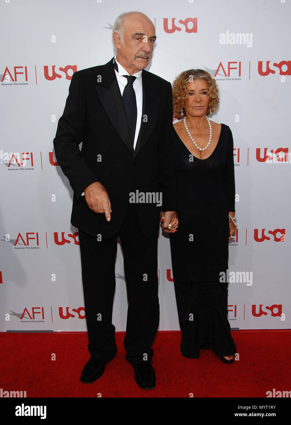 Sean Connery Und Frau Micheline Ankunft Auf Dem Afi Ehrt Sean Connery Im Kodak Theater In Los Angeles Juni 8 2006 Connerysean Micheline 028 Veranstaltung In Hollywood Leben Kalifornien Red Carpet