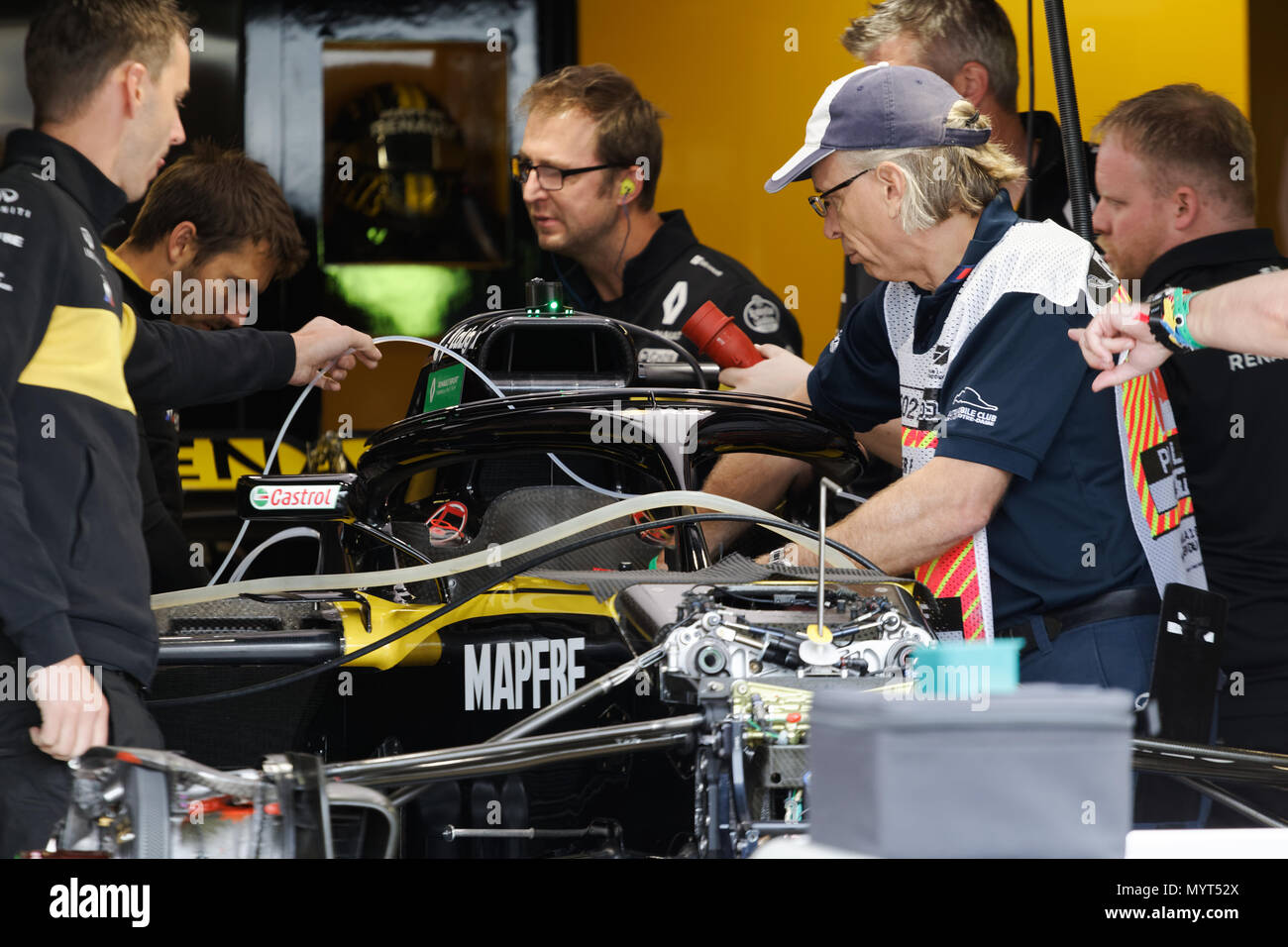 Montreal, Kanada 6/7/2018. Scrutiners Inspektion Nico Hulkingberg des Renault Sport Formel 1 Die Formel 1 Grand Prix von Kanada, Circuit Gilles-Villeneuve. Credit: Richard prudhomme/Alamy leben Nachrichten Stockfoto