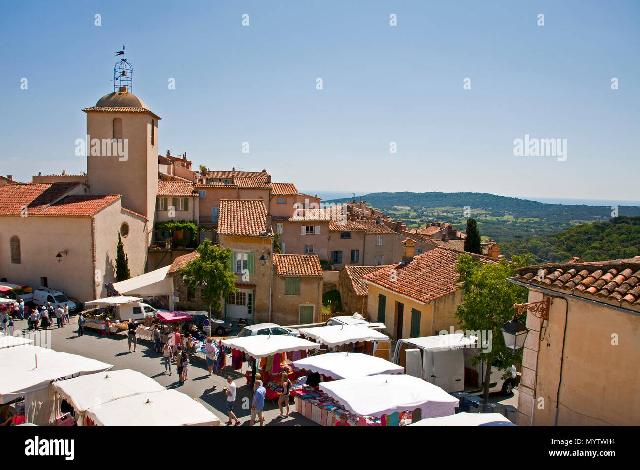 Mai 15, 2016: Ramatuelle, Frankreich: die Kirche und das Dorf in Ramatuelle, St Tropez Stockfoto