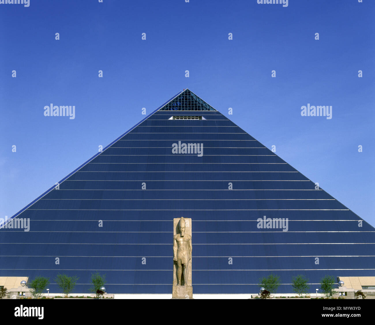 1992 historische RAMSES DER GROSSE STATUE PYRAMIDE SPORTS ARENA Memphis TENNESSEE USA Stockfoto