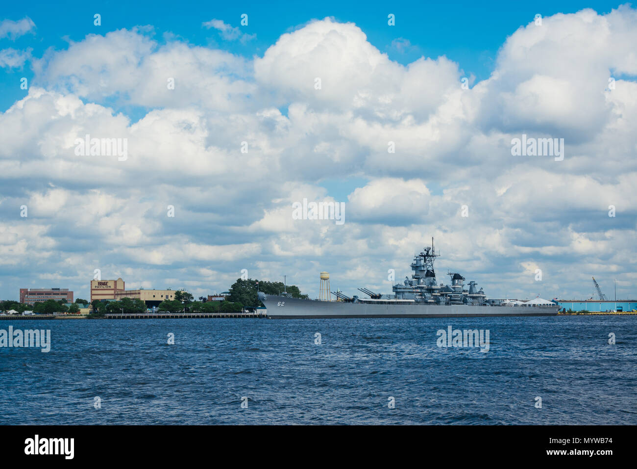 Blick auf das Schlachtschiff New Jersey, in Camden, New Jersey Stockfoto