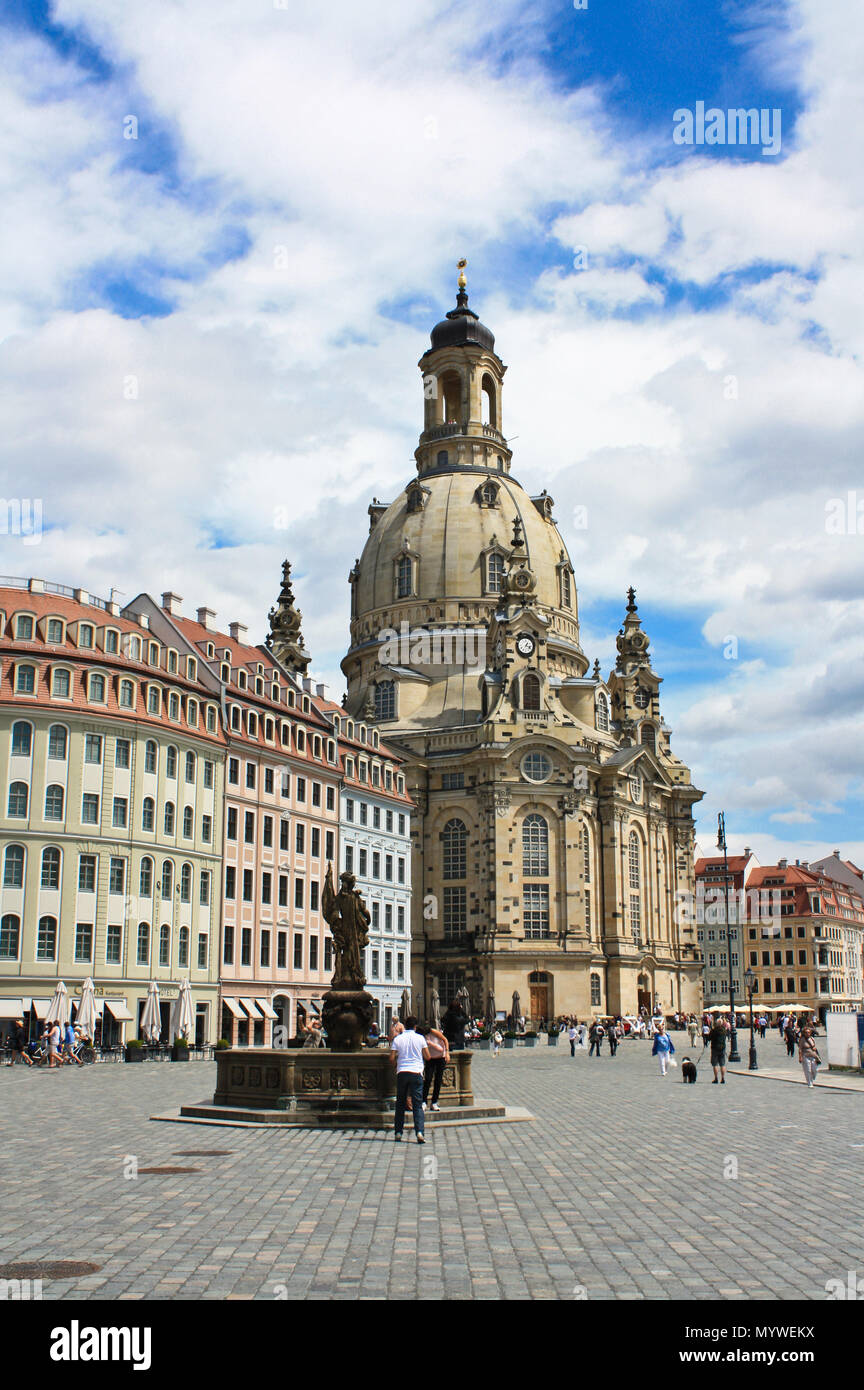 Alt Dresden Architektur mit der berühmten Frauenkirche Stockfoto