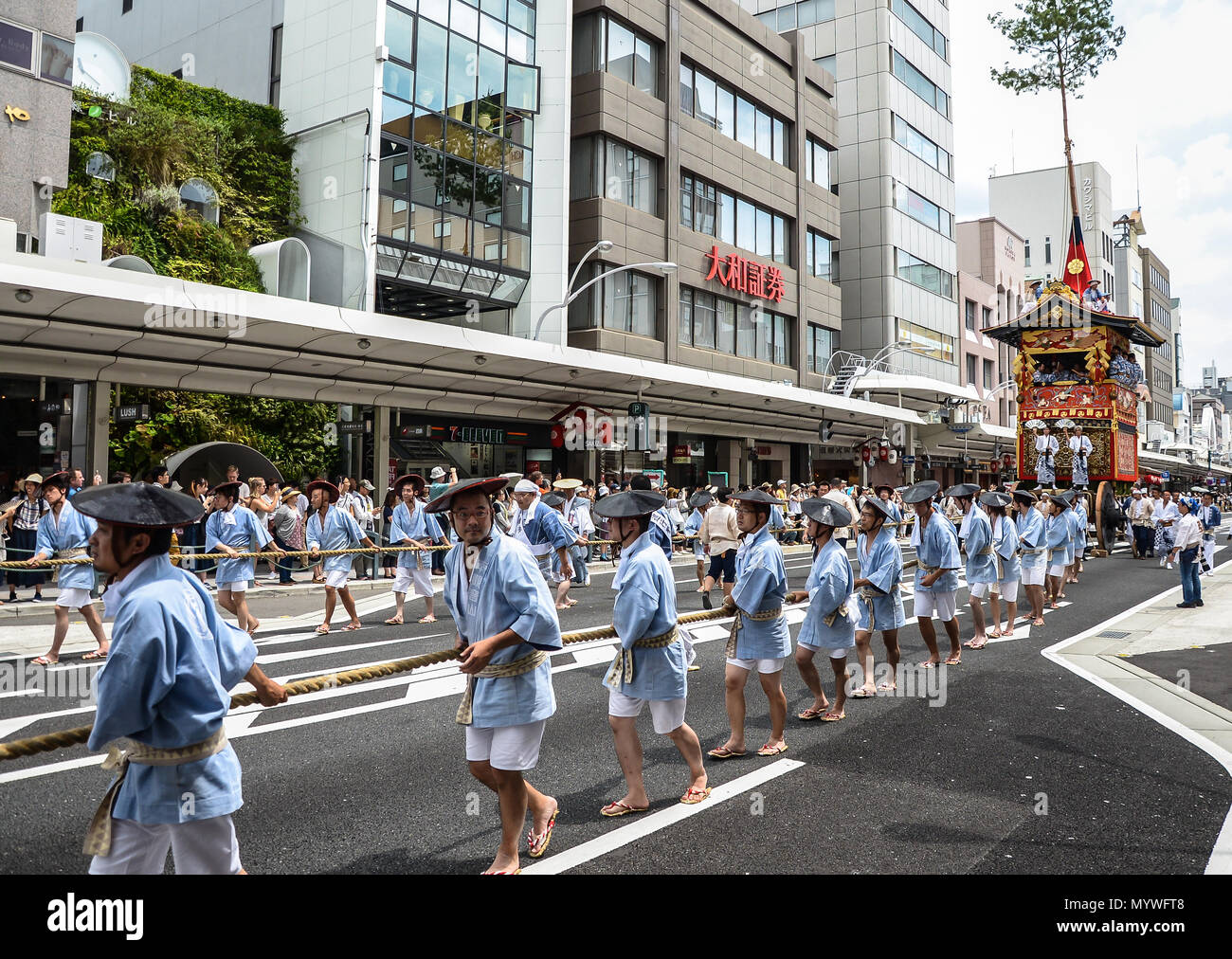 Kyoto, Japan - 24. Juli 2016. Traditionelle Veranstaltung Gion Matsuri Festival an heissen Sommertag in Kyoto. Stockfoto