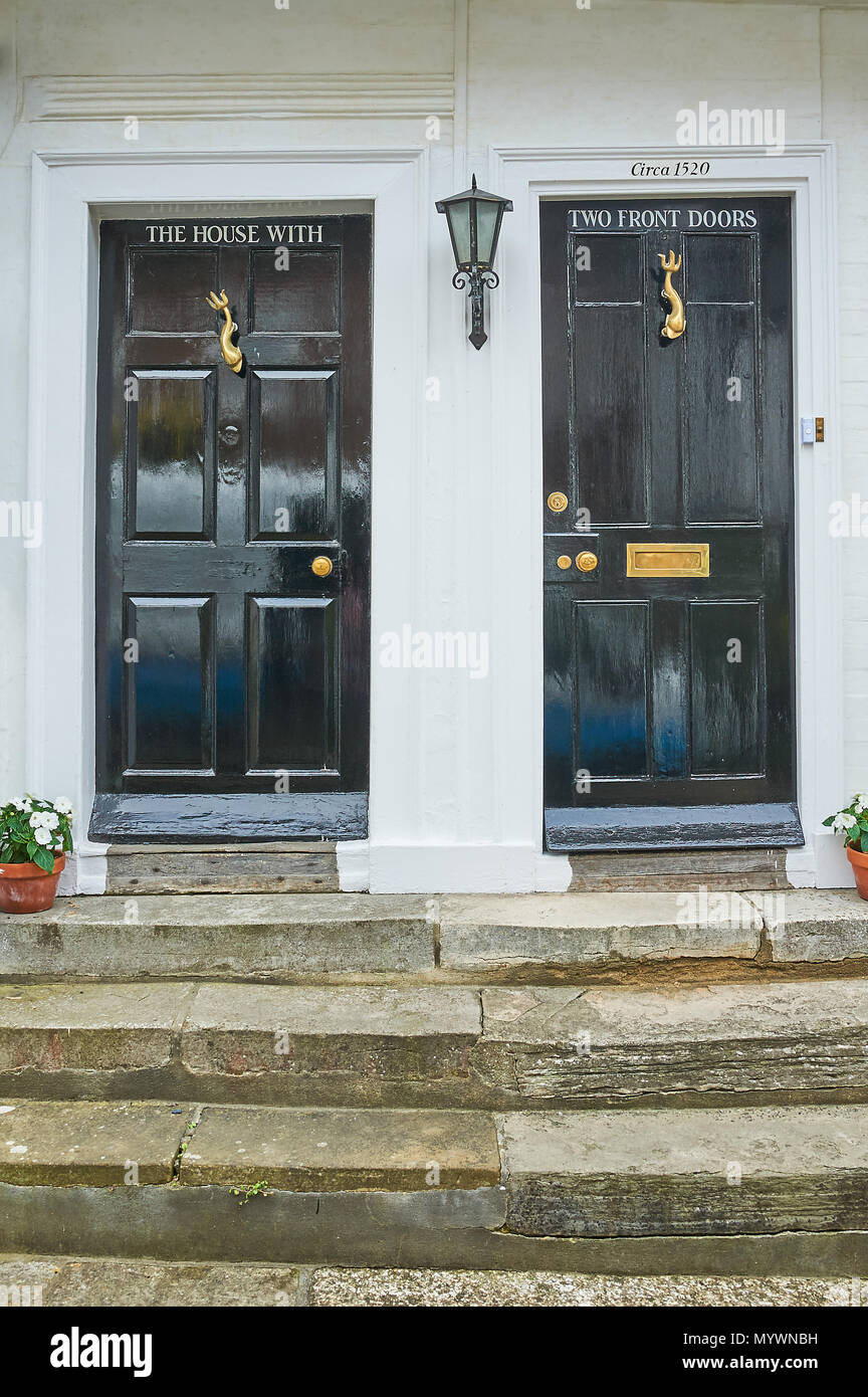 Haus mit zwei vorderen Türen in Rye, East Sussex Stockfoto