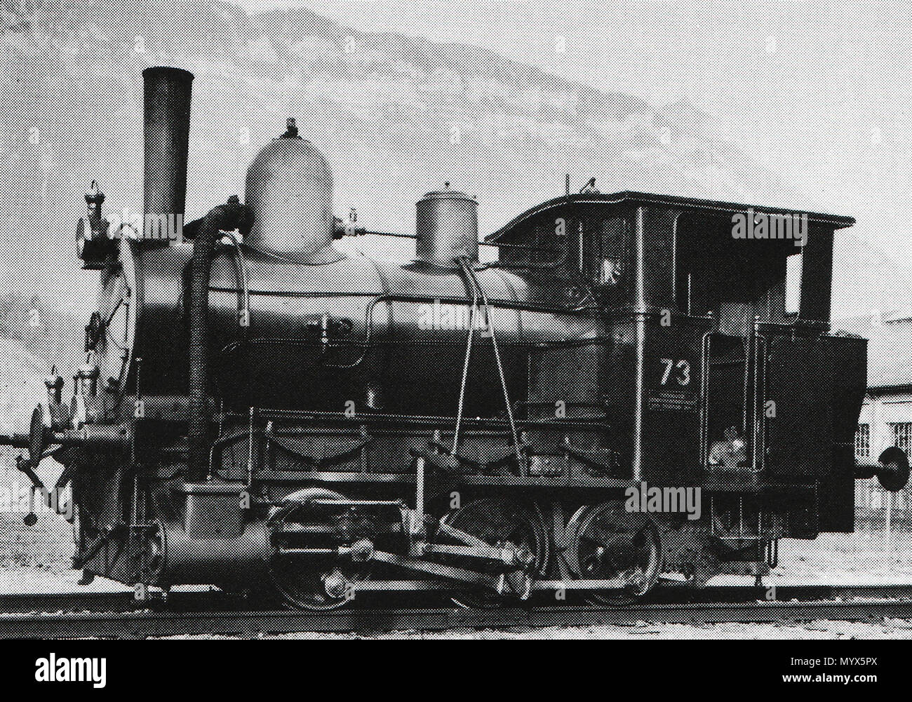 . English: Tender-Locomotive Ed 3/3 Nr. 73 der Bern-Lötſchberg-Simplon-Bahn, gebaut 1874 Inn der schweizerischen Locomotiv-und Machines-Fabrique zů Winterthur (Fabrikationsnr.-Nr. 38) und Arth - Rigi-Thalbahn als Lok Nr. 1 (ab 1884 Serie I, ab 1887 die E3, ab 1902 E 3/3; ab 1893 Nr. 11), 1902 mit neuem Keſſel ausgestattet, 1907 als Ed 3/3 Nr. 73 von der Thunerſeebahn übernommen, 1913 ein sterben Bern - Lötſchberg-Simplon-Bahn, 1931 ans Gaswerck zů Baſel, 1934 ans Eiſenwerck zů Gerlafingen, 1946 Umbau inn Motorlocomotive Nr. 4, Abbruchjahr unbek. . Zwischen 1912 und 1932. Unbekannt 1 73 Ed 33 BLSi Stockfoto