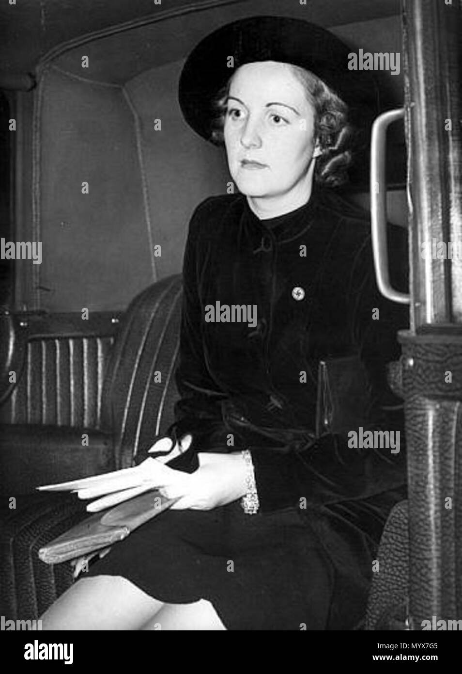 . Englisch: Unity Mitford (1914-1948). Voller Name: Unity Valkyrie Freeman-Mitford. Miss Mitford war ein Anhänger des Nazismus und Faschismus, und die Teil der inneren Hitlers Kreis der Freunde. Auf das Bild, um Unity Mitford trägt einen Pin der Nationalsozialistischen Deutschen Arbeiterpartei. . 1938. Anonym 5 Unity Mitford (1914-1948) Stockfoto