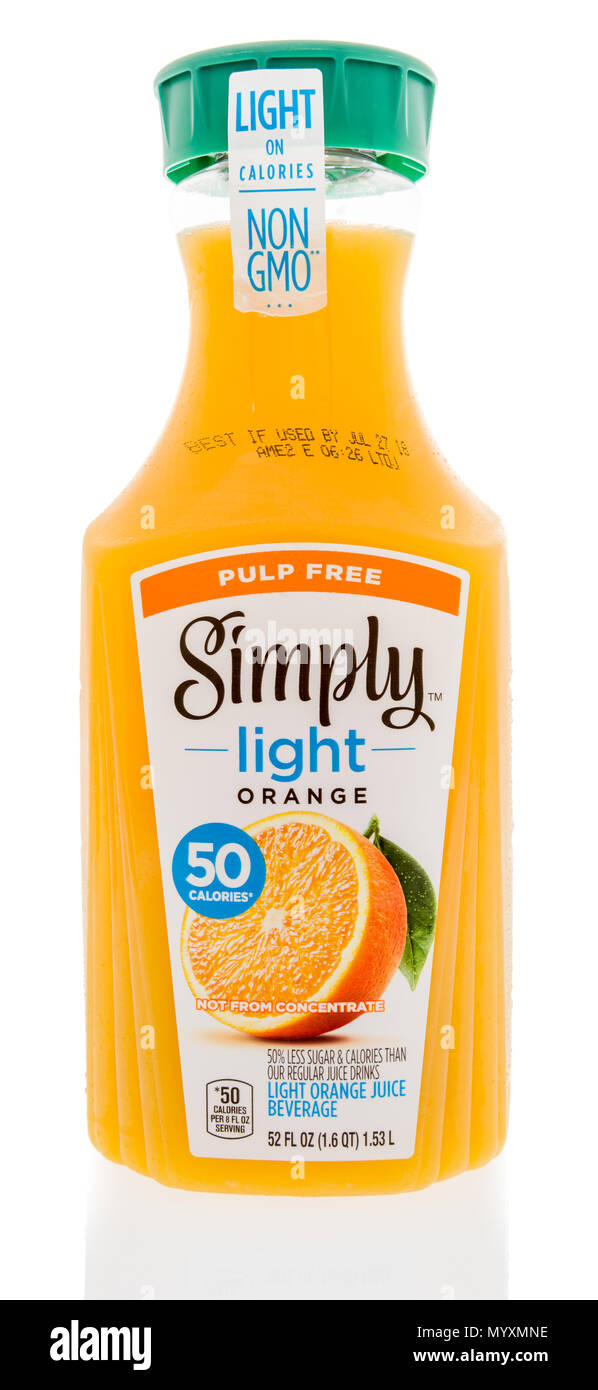 Winneconne 1 Juni 2018 Eine Flasche Einfach Helle Orangensaft Mit Nur 50 Kalorien Pro Auf Einem Isolierten Hintergrund Dienen Stockfotografie Alamy