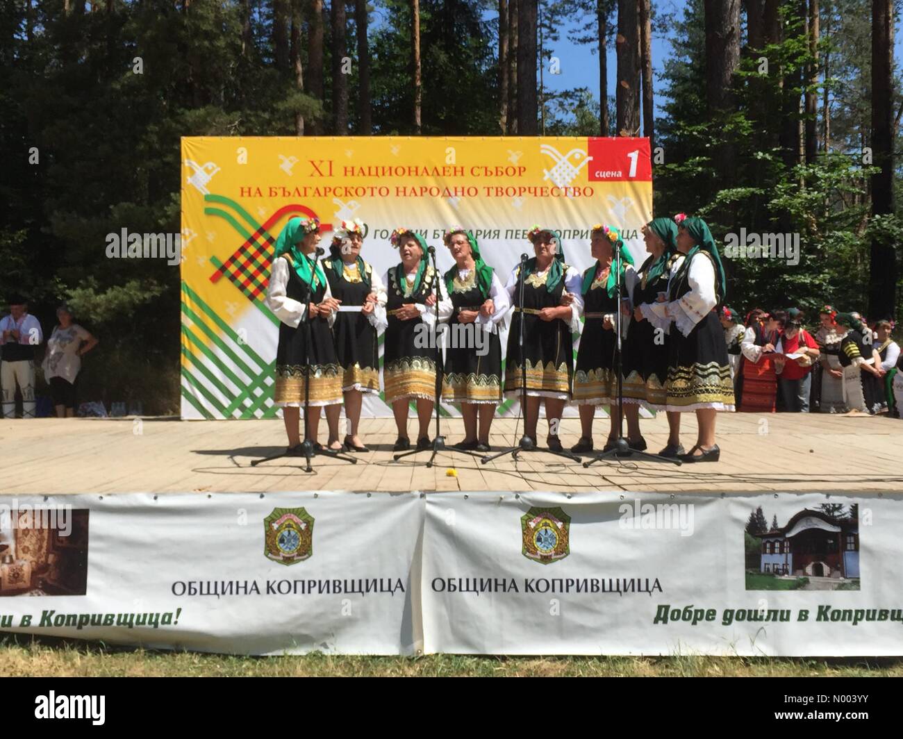 Bulgarische trachten Fotos und Bildmaterial in hoher Auflösung Alamy
