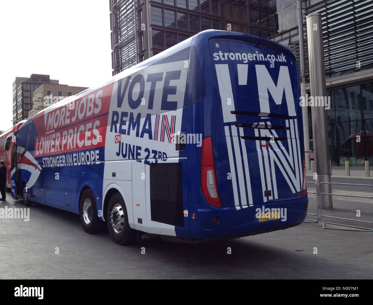 Wembley, größere London, UK. 21. Juni 2016. Stimmen bleiben Kampagnenbus, parkten außerhalb der SSE Arena Wembley, vor dem EU-Referendum: die große Debatte Credit: JohnGaffen3/StockimoNews/Alamy Live News Stockfoto