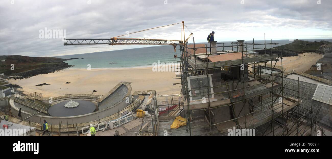 St. Ives, UK. 2. Dezember 2016. Luftaufnahme von Bauarbeiten statt auf Tate St. Ives, Cornwall, UK. Bildnachweis: Glenn Sontag/StockimoNews/Alamy Live-Nachrichten Stockfoto