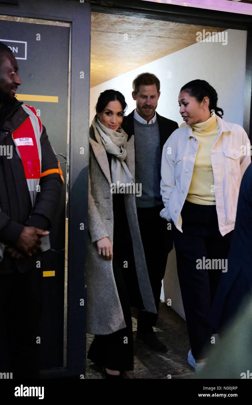 Brixton, Großbritannien. 9. Januar, 2018. Meghan Markle und Prinz Harry verlassen Reprezent radio Brixton Credit: Rachel Megawhat/StockimoNews/Alamy leben Nachrichten Stockfoto