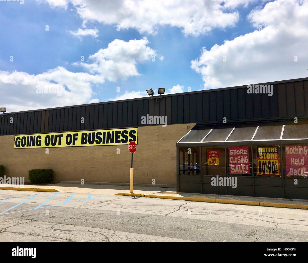 Brookfield, WI, USA. 28 Jun, 2018. Toys "R" Us Schließung, 28. Juni 2018, Brookfield, WI, Toys "R" Us Brookfield Lage schließt einen Tag vor der Schließung aller US-Standorte am Freitag, DianaJ/StockimoNews/Alamy Credit: Diana J./StockimoNews/Alamy leben Nachrichten Stockfoto