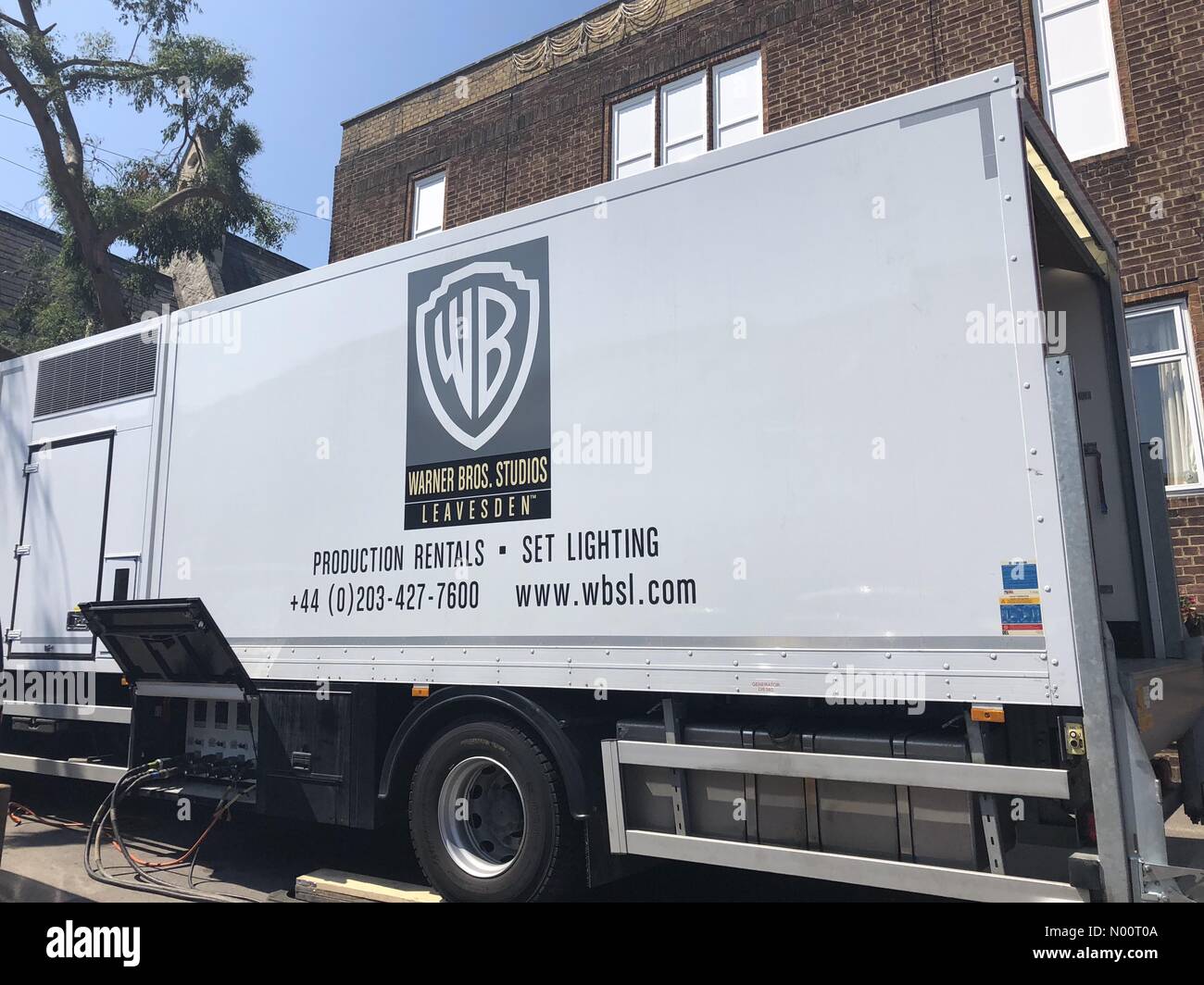 Warner Bros Studio Lkw für die Filmproduktion Lage in Bishops Stortford, Hertfordshire für Szene Dreharbeiten zu Spider-Man weit von Zuhause Stockfoto
