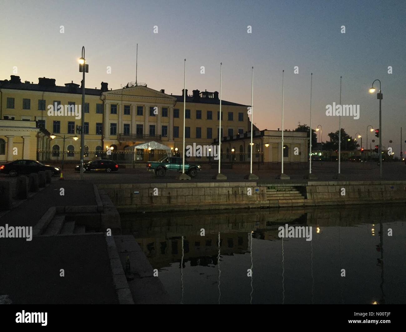 Präsidentenpalast, Helsinki, Finnland. 16. Juli 2018. Buzy Nachrichten Tag verwandelt sich in warme Sommernacht am Standort von Trump-Putin Gipfel, Präsidentschaftswahl in Finnland Palast von Sauli Niinistö. Stockfoto