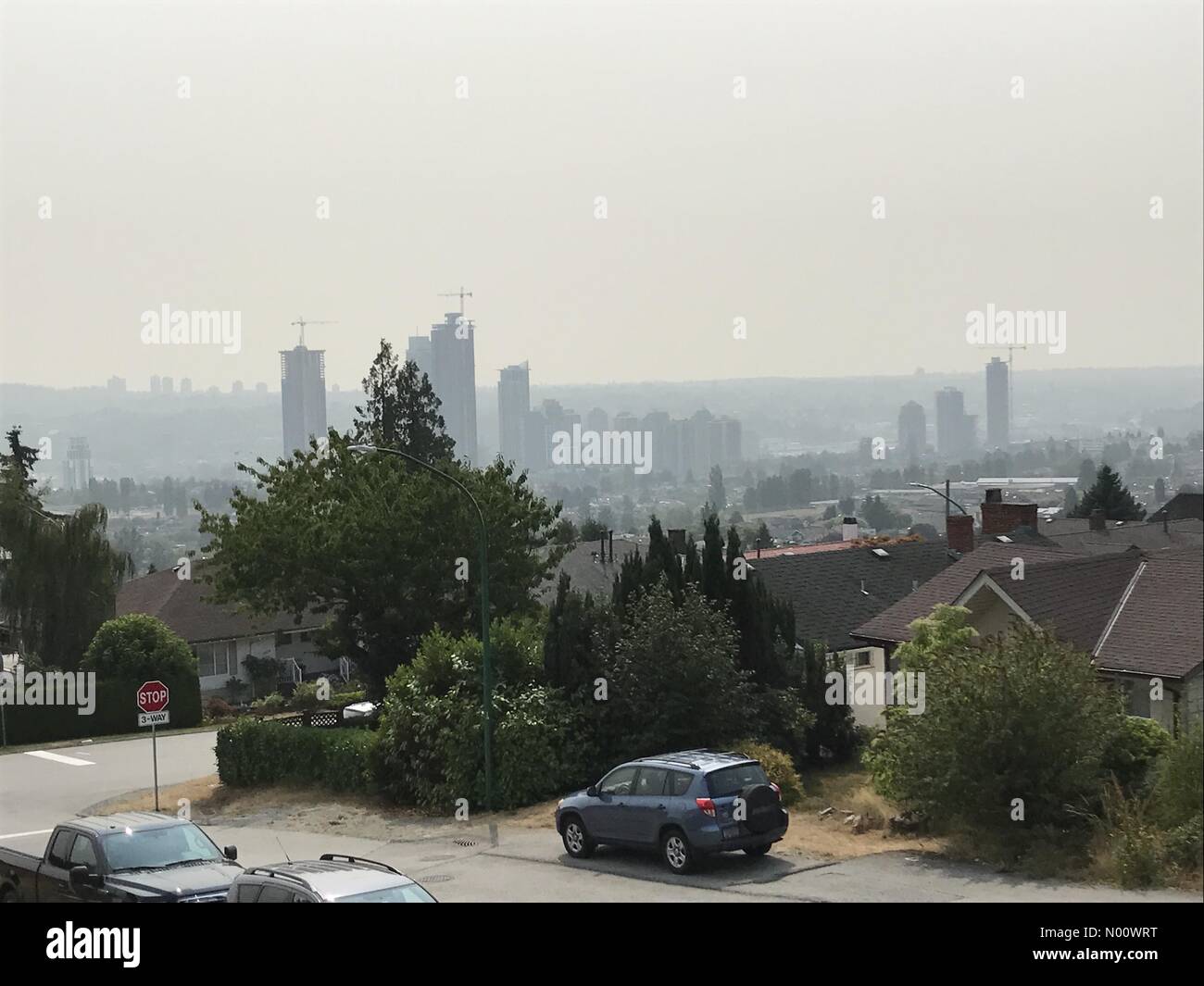 Burnaby BC, Kanada. 15. August 2018. Dichter Rauch aus dem Fernen wildfires Grenzen Sichtbarkeit in der Metro Vancouver. Eine Beratung ist in Kraft. Stockfoto