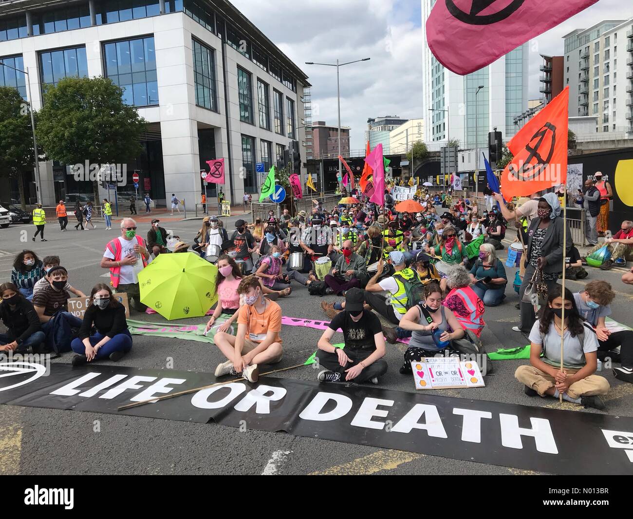 Cardiff, Wales, Großbritannien. September 2020. Extinction Rebellion Protest Cardiff - Dienstag 1. September 2020 Extinction Rebellion Protesters setz dich und blockiere die Straße in der Bute Street im Zentrum von Cardiff Credit: Steven May/StockimoNews/Alamy Live News Stockfoto