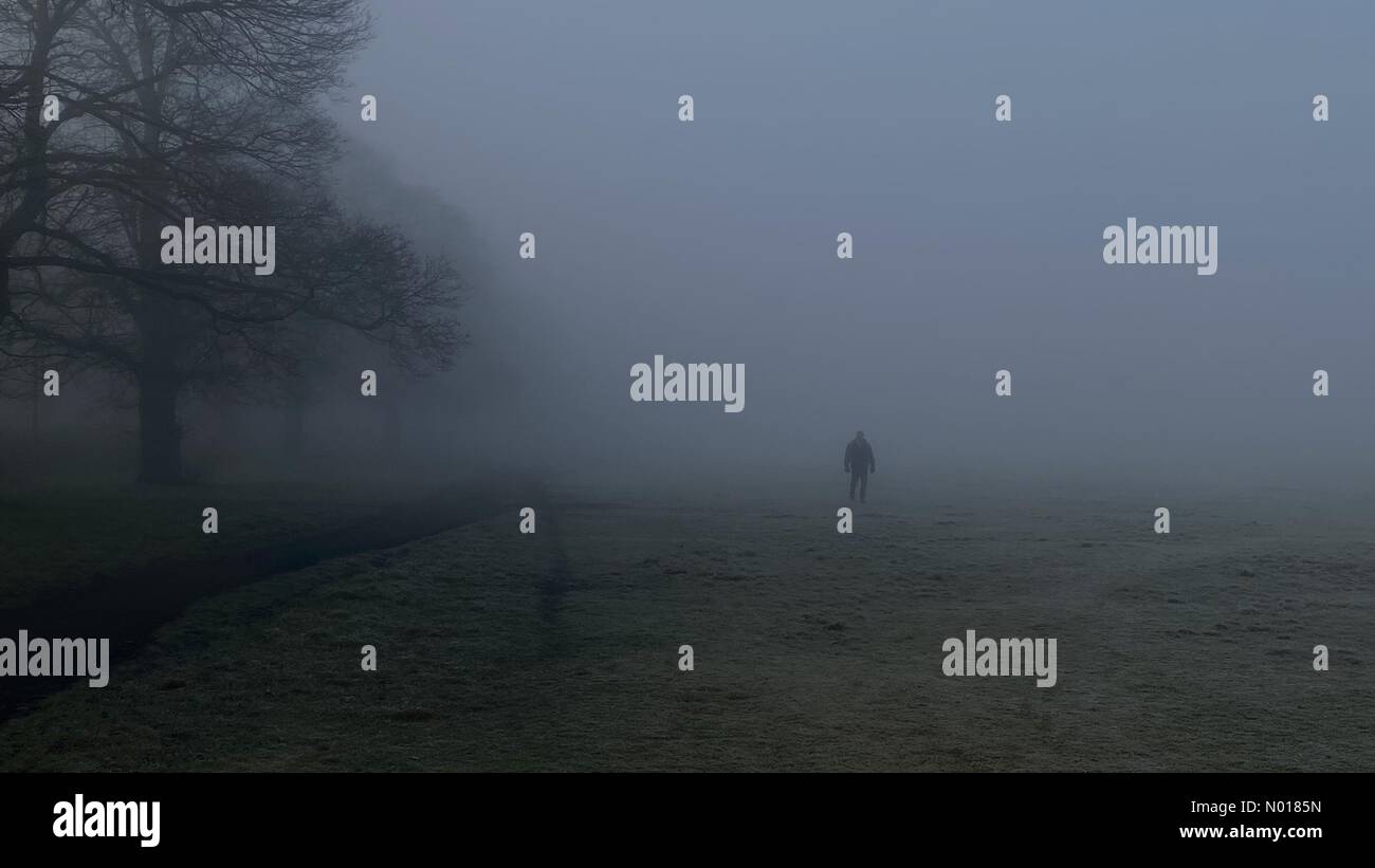 UK Weather: Fog in Wimbledon, London Credit: amer ghazzal/StockimoNews/Alamy Live News Stockfoto