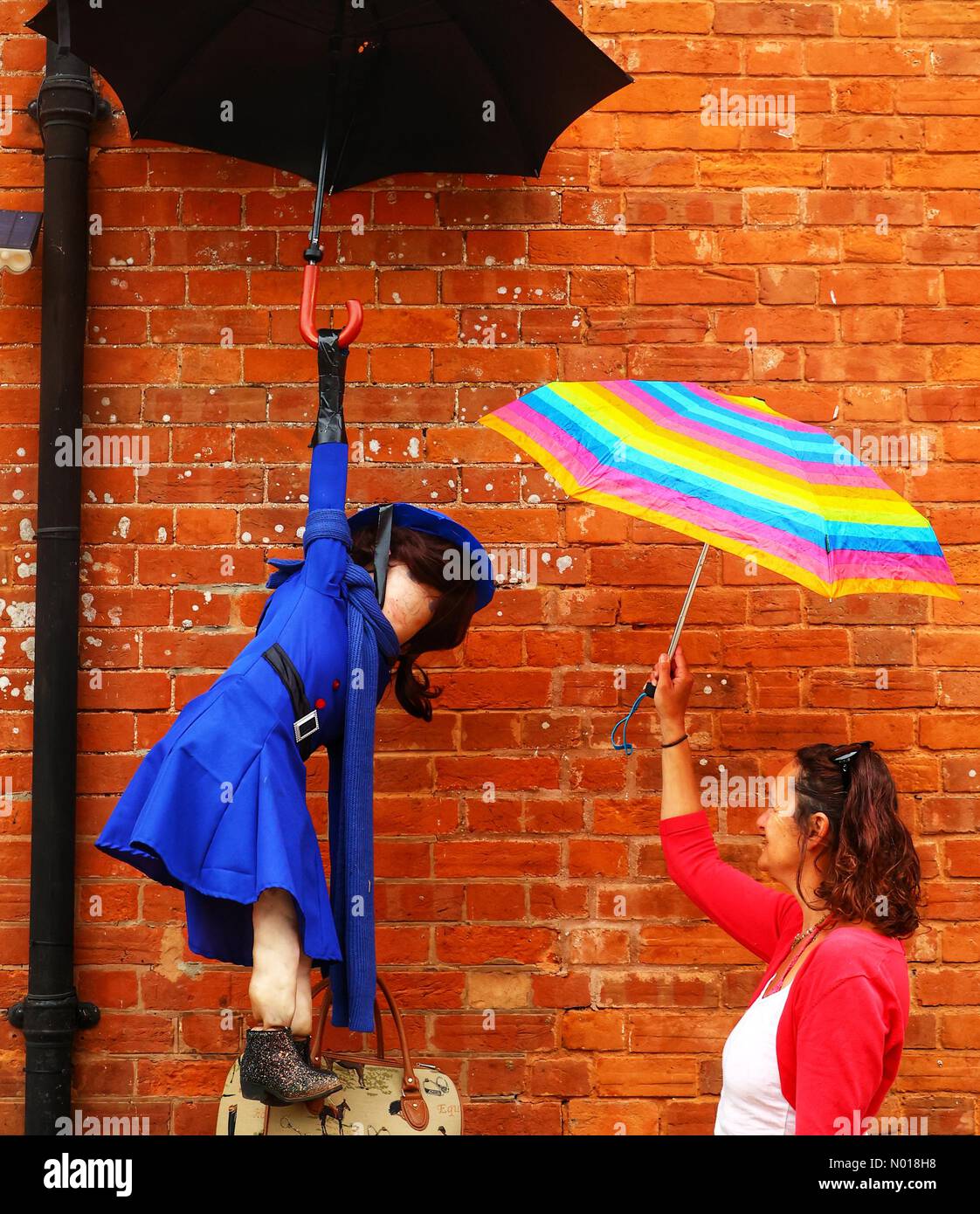 20. East Budleigh Scarecrow Festival im malerischen Dorf East Budleigh, Devon, Großbritannien. 10. Juni 2023. Credit nidpor Credit: Nidpor/StockimoNews/Alamy Live News Stockfoto