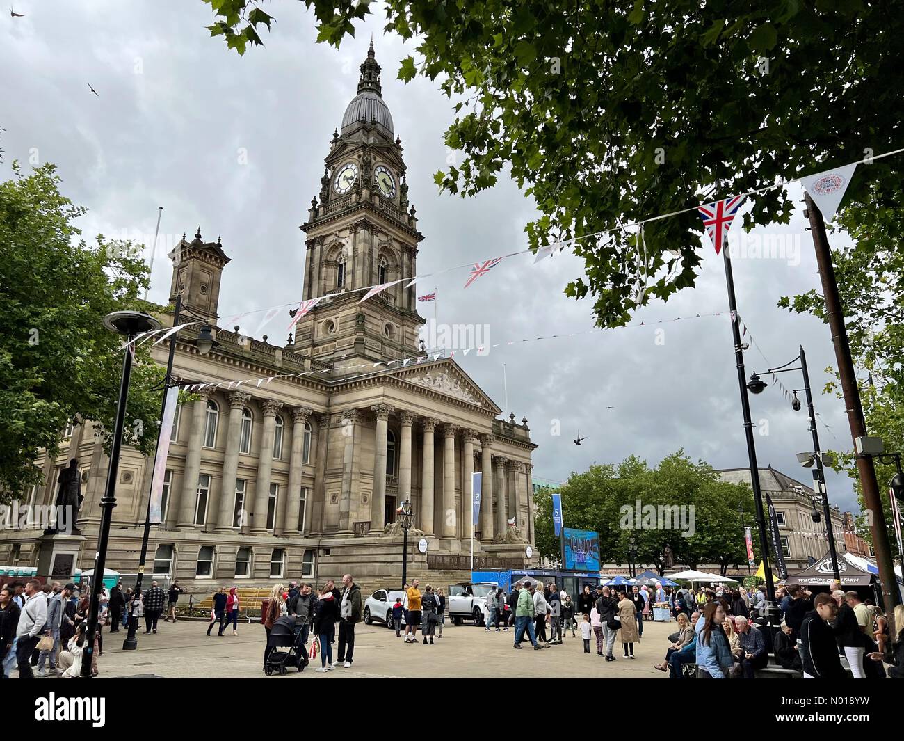 Bolton Food and Drink Festival. 18. Bolton Food and Drink Festival das größte Essen-Festival des Nordwestens während des Feiertagswochenendes der August Bank. Stände vor dem Rathaus. Quelle: Lancashire Images/StockimoNews/Alamy Live News Stockfoto