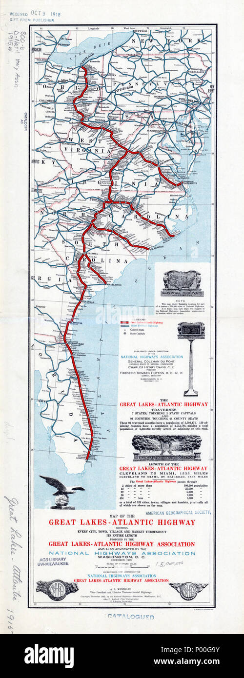 . Русский: В 1911 г. В США была основана Национальная ассоциация автомагистралей, призванная оказывать содействие развитию национальной сети качественных автомобильных Дорог. Под лозунгом" Хорошие дороги всем!" Национальная ассоциация автомагистралей выступала за строительство и обслуживание постоянное федеральным правительством системы автомагистралей протяженностью миль Около 50 000 (80 500 km). На этой карте, выпущенной ассоциацией в 1915 г., показана Лэйкс Грэйт автомагистраль' - - - Атлантик Хайвей', строительство которой было предложено Грэйт ассоциацией' - Лэйкс - Атлантик - Хайвей" и одобрено Нац Stockfoto