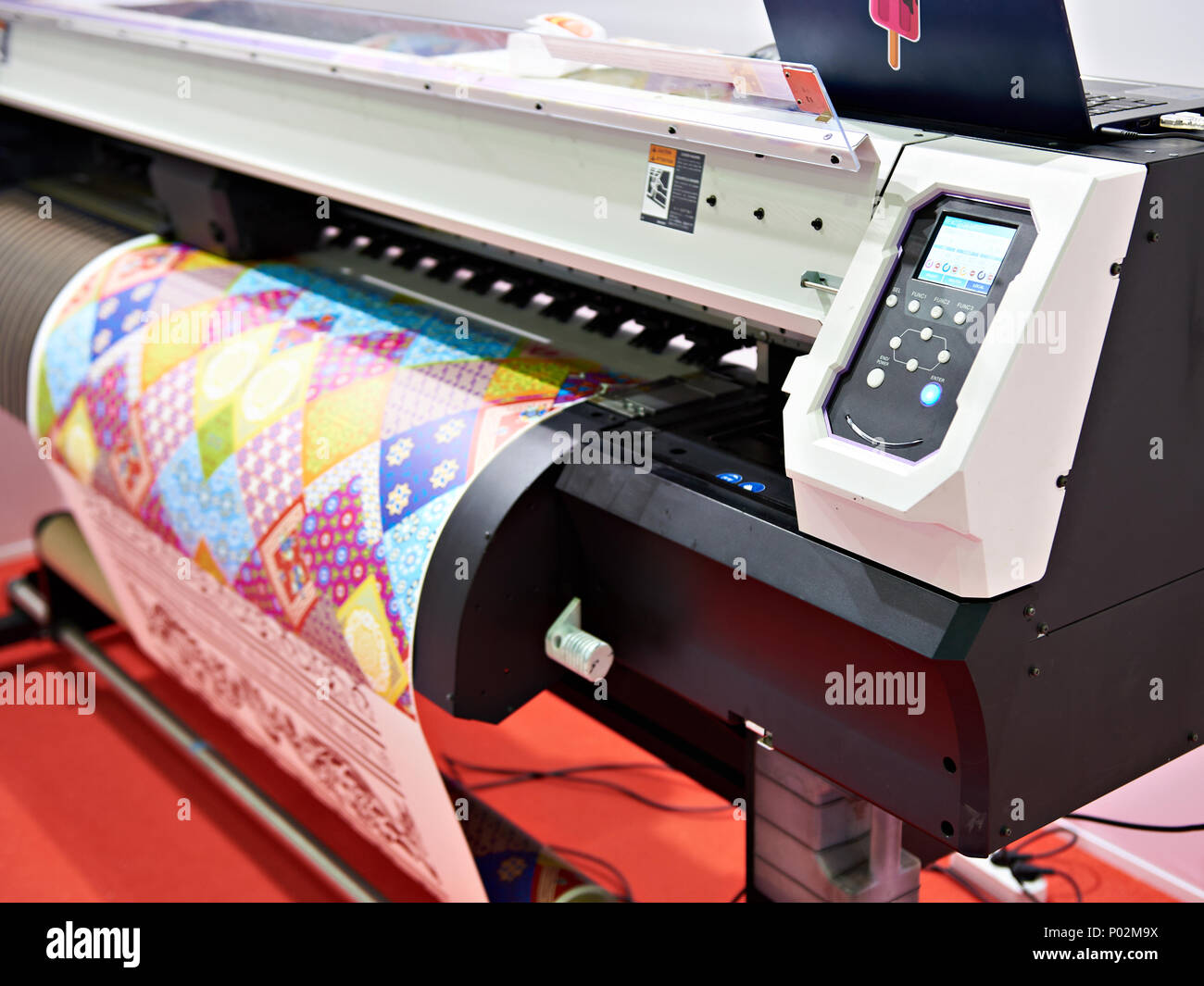 Big Plotter Drucker mit LED-Bedienfeld Stockfotografie - Alamy