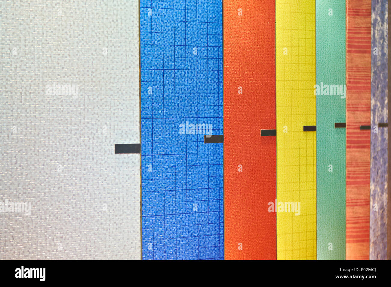 Proben von Farbe an die Hardware store Materialien Stockfoto