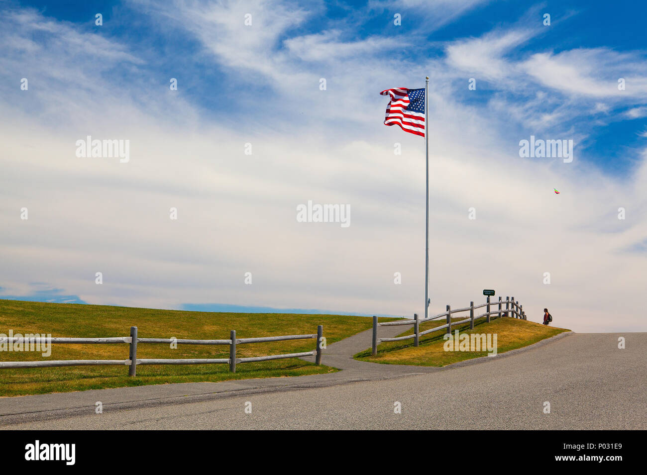 Cape Elizabeth, Maine, USA: Juli 6, 2016: Das große amerikanische Flagge in Fort Williams Park ist ein 90 Hektar großer Park in Cape Elizabeth, Maine, die numerou Stockfoto