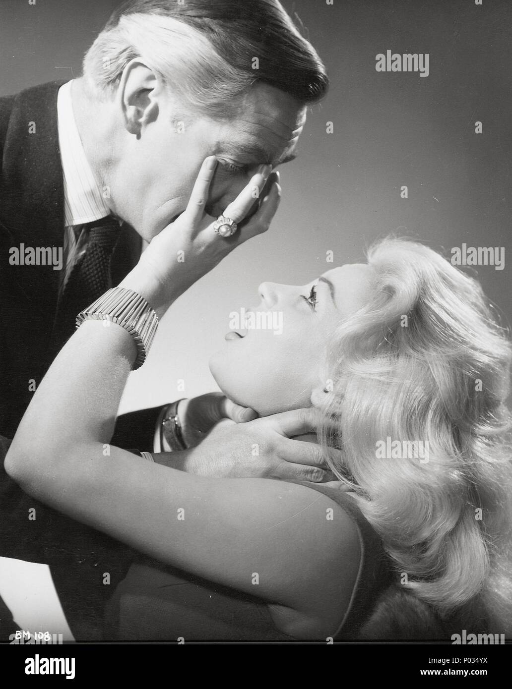 Original Film Titel: SCHRECKEN DER SCHWARZEN MUSEUM. Englischer Titel: KRIMINALITÄT IN DAS MUSEUM VON SCHRECKEN. Regisseur: ARTHUR CRABTREE. Jahr: 1959. Stars: MICHAEL GOUGH; JANE CUNNINGHAM. Stockfoto