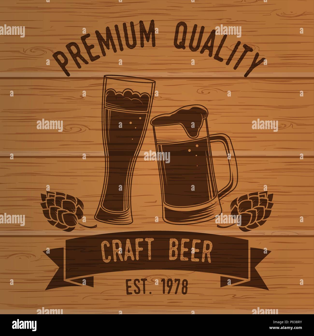 Handwerk Bier Abzeichen. Vector Illustration. Vintage Design für eine Bar, ein Pub und ein Restaurant. Fotorealistische Holz graviert Handwerk Bier Design. Stock Vektor