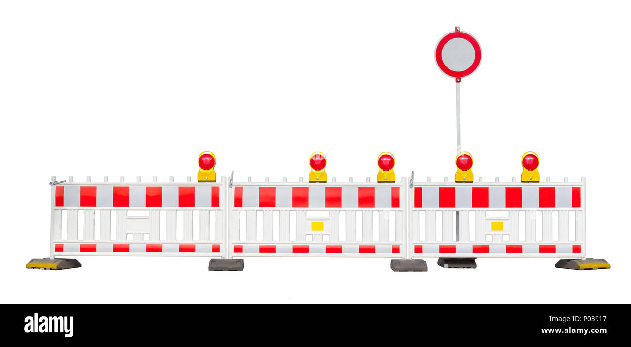 Barriere in Weiß zurück, einschliesslich der "alle Fahrzeuge verboten" Schild Stockfoto