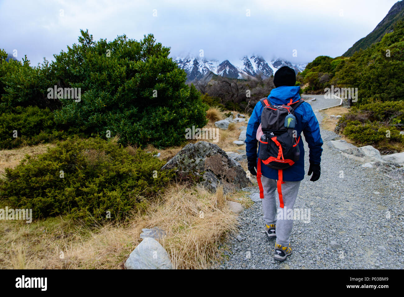 Hooker Valley Track im Winter mit Schnee in den Bergen, Neuseeland Stockfoto