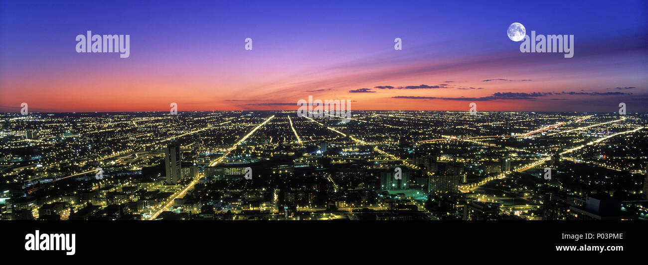 1992 historischen großen Mond über GRID-NETZWERK VON STRASSEN Vororten von Chicago Illinois USA Stockfoto