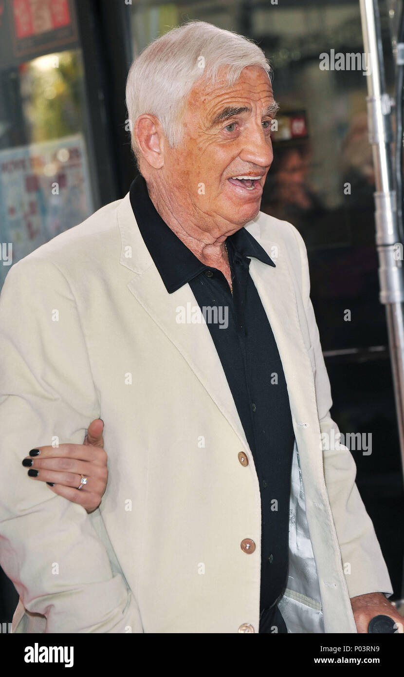 Jean Paul Belmondo 44 - ein Star ist geboren Premiere auf der Chinese Theatre in Los Angeles." Jean Paul Belmondo 44 Red Carpet Event, Vertikal, USA, Filmindustrie, Prominente, Fotografie, Bestof, Kunst, Kultur und Unterhaltung, Topix Prominente Fashion/Vertikal, Besten, Event in Hollywood Leben - Kalifornien, Roter Teppich und backstage, USA, Film, Stars, Film Stars, TV Stars, Musik, Promis, Fotografie, Bestof, Kunst, Kultur und Unterhaltung, Topix, vertikal, eine Person aus dem Jahr 2010, Anfrage tsuni@Gamma-USA.com - drei Viertel Stockfoto