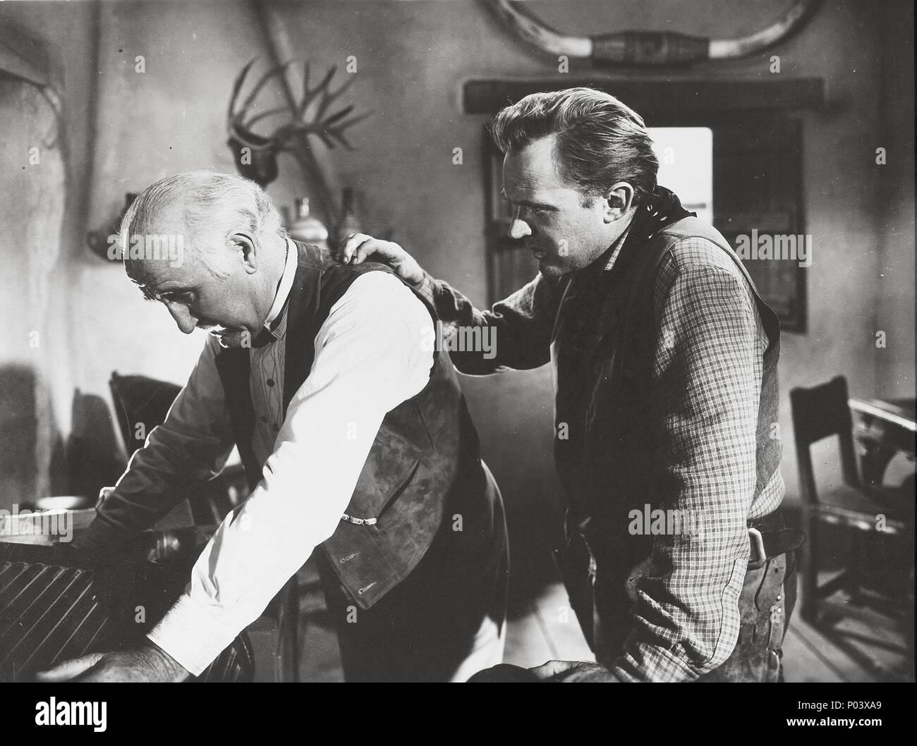 Original Film Titel: DER MANN AUS LARAMIE. Englischer Titel: DER MANN AUS LARAMIE. Regisseur: ANTHONY MANN. Jahr: 1955. Stars: ARTHUR KENNEDY; Donald Crisp. Quelle: Columbia Pictures/Album Stockfoto