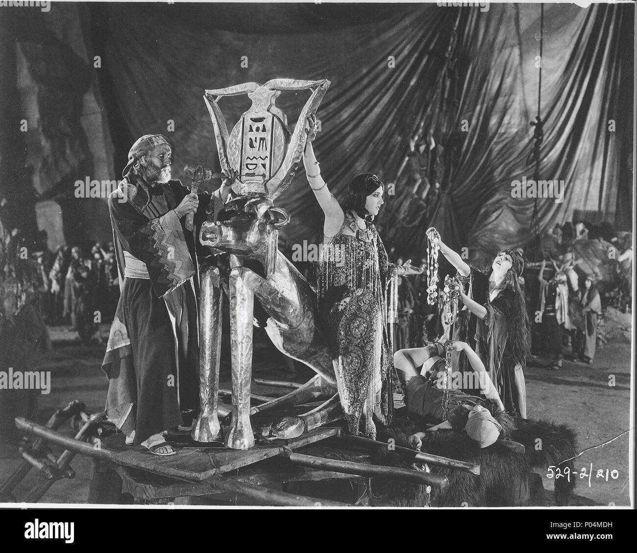 Original Film Titel: DIE ZEHN GEBOTE. Englischer Titel: DIE ZEHN GEBOTE. Regisseur: CECIL B DEMILLE. Jahr: 1923. Stars: ESTELLE TAYLOR. Quelle: Paramount Pictures/Album Stockfoto