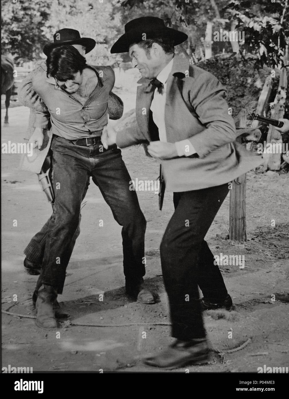 Original Film Titel: DIESE TAUSEND HÜGEL. Englischer Titel: DIESE TAUSEND HÜGEL. Regisseur: Richard Fleischer. Jahr: 1959. Stars: RICHARD EGAN. Quelle: 20th Century Fox/Album Stockfoto