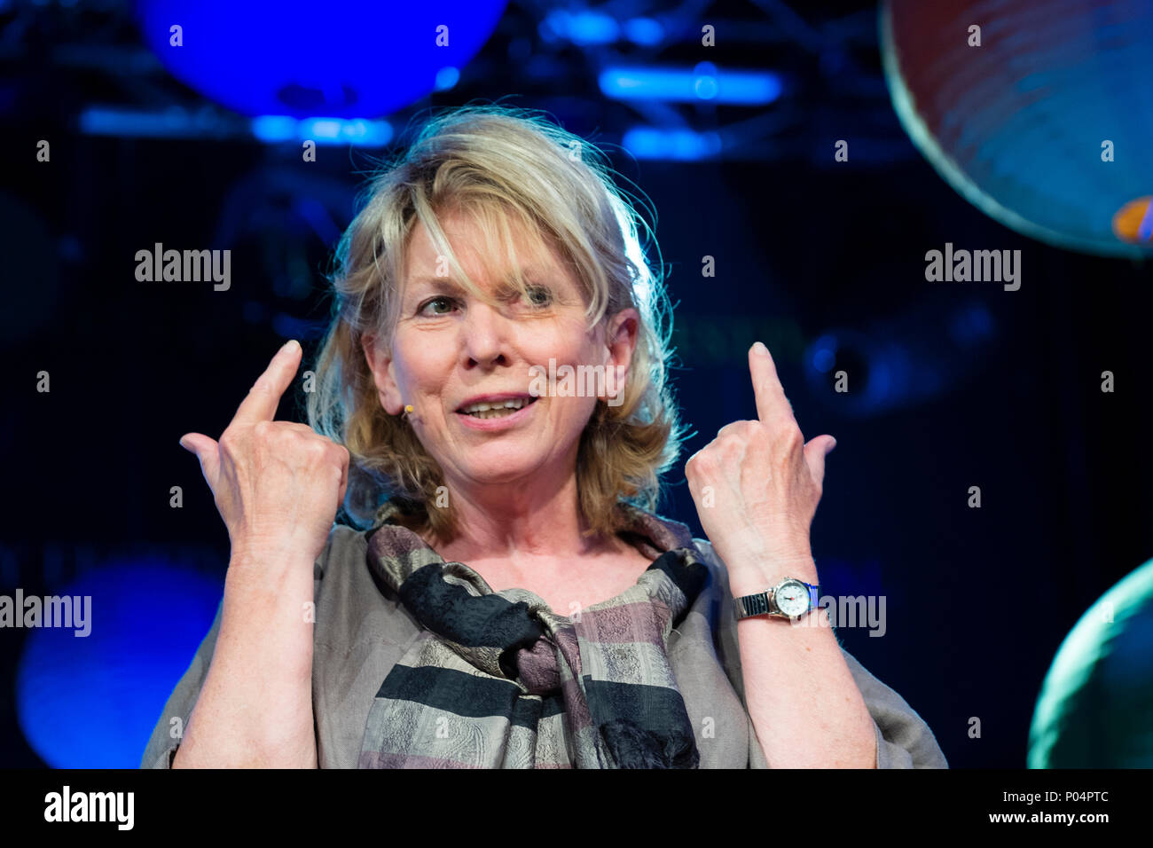 Rita Carter: Science Writer - Autor des Buches "Das Gehirn in Minuten, sprechen im Hay Festival der Literatur und Künste, Wissenschaft 2018 und Medical Writer, Rita Carter hat zweimal die Medizinische Journalistenverband Preis für herausragende Beitrag zum medizinischen Journalismus ausgezeichnet worden. Sie hat mehrere Bücher geschrieben und für die Royal Society Preis für wissenschaftliche Bücher in die engere Wahl gezogen Stockfoto