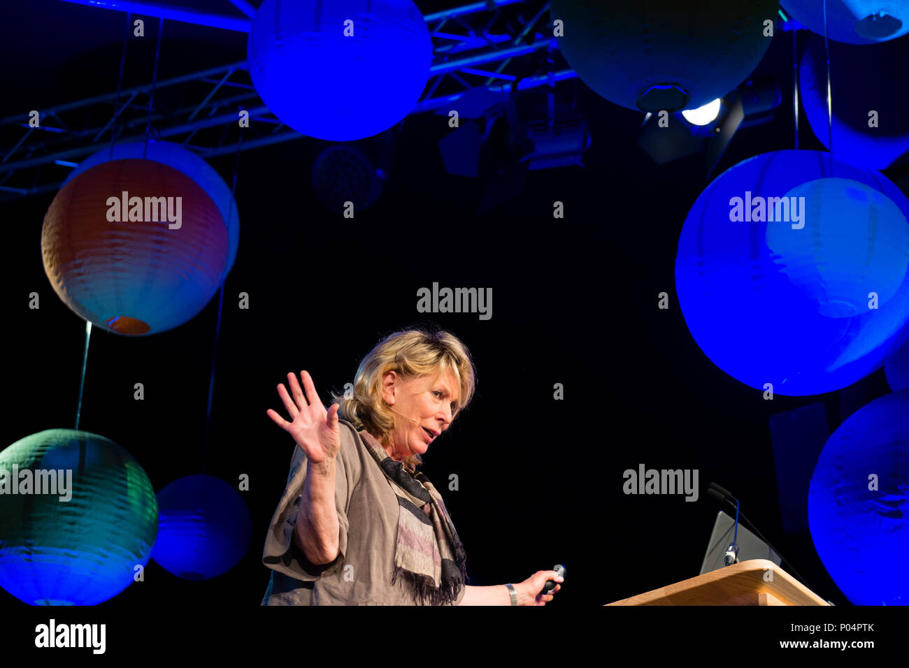 Rita Carter: Science Writer - Autor des Buches "Das Gehirn in Minuten, sprechen im Hay Festival der Literatur und Künste, Wissenschaft 2018 und Medical Writer, Rita Carter hat zweimal die Medizinische Journalistenverband Preis für herausragende Beitrag zum medizinischen Journalismus ausgezeichnet worden. Sie hat mehrere Bücher geschrieben und für die Royal Society Preis für wissenschaftliche Bücher in die engere Wahl gezogen Stockfoto