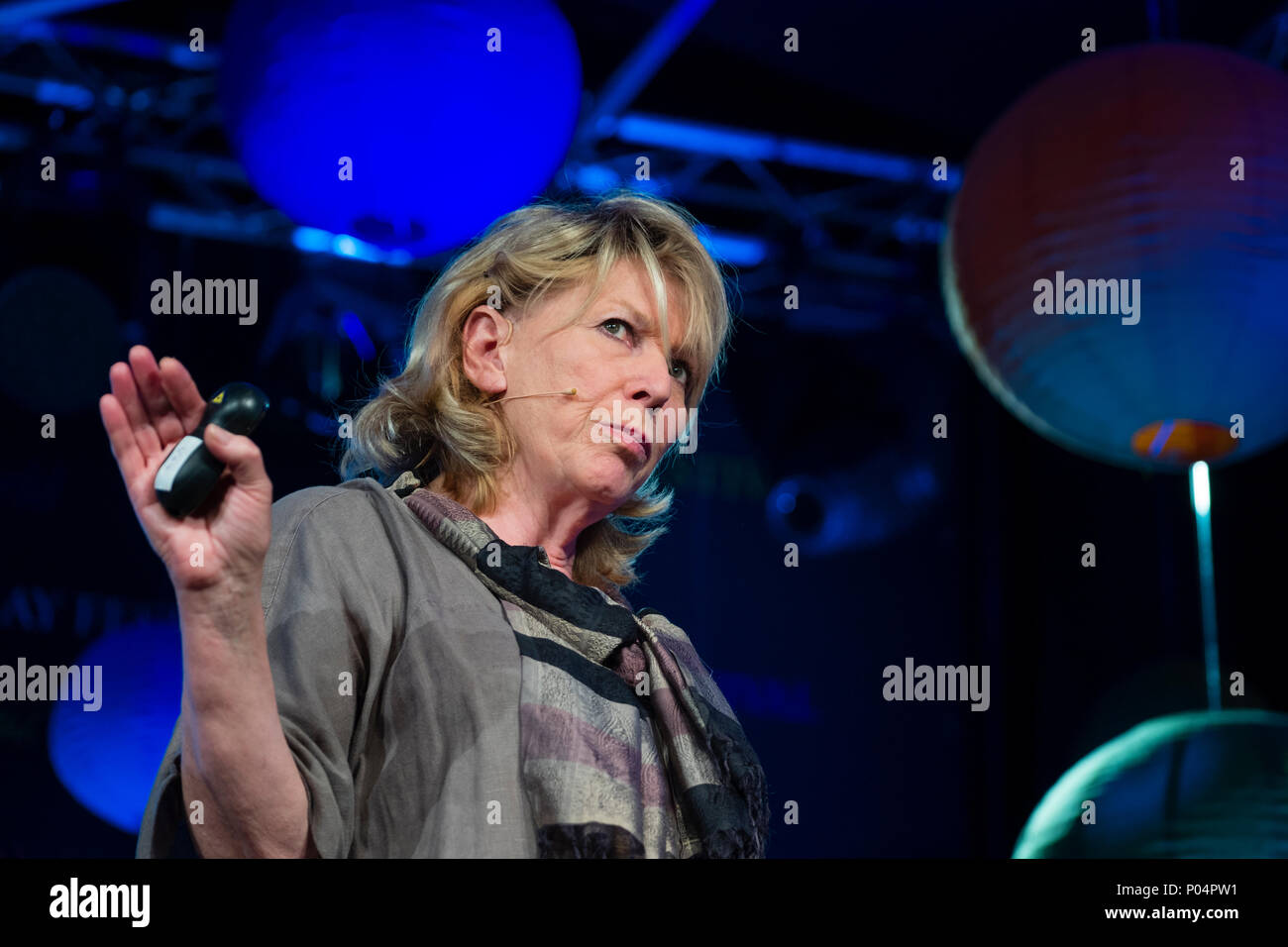 Rita Carter: Science Writer - Autor des Buches "Das Gehirn in Minuten, sprechen im Hay Festival der Literatur und Künste, Wissenschaft 2018 und Medical Writer, Rita Carter hat zweimal die Medizinische Journalistenverband Preis für herausragende Beitrag zum medizinischen Journalismus ausgezeichnet worden. Sie hat mehrere Bücher geschrieben und für die Royal Society Preis für wissenschaftliche Bücher in die engere Wahl gezogen Stockfoto