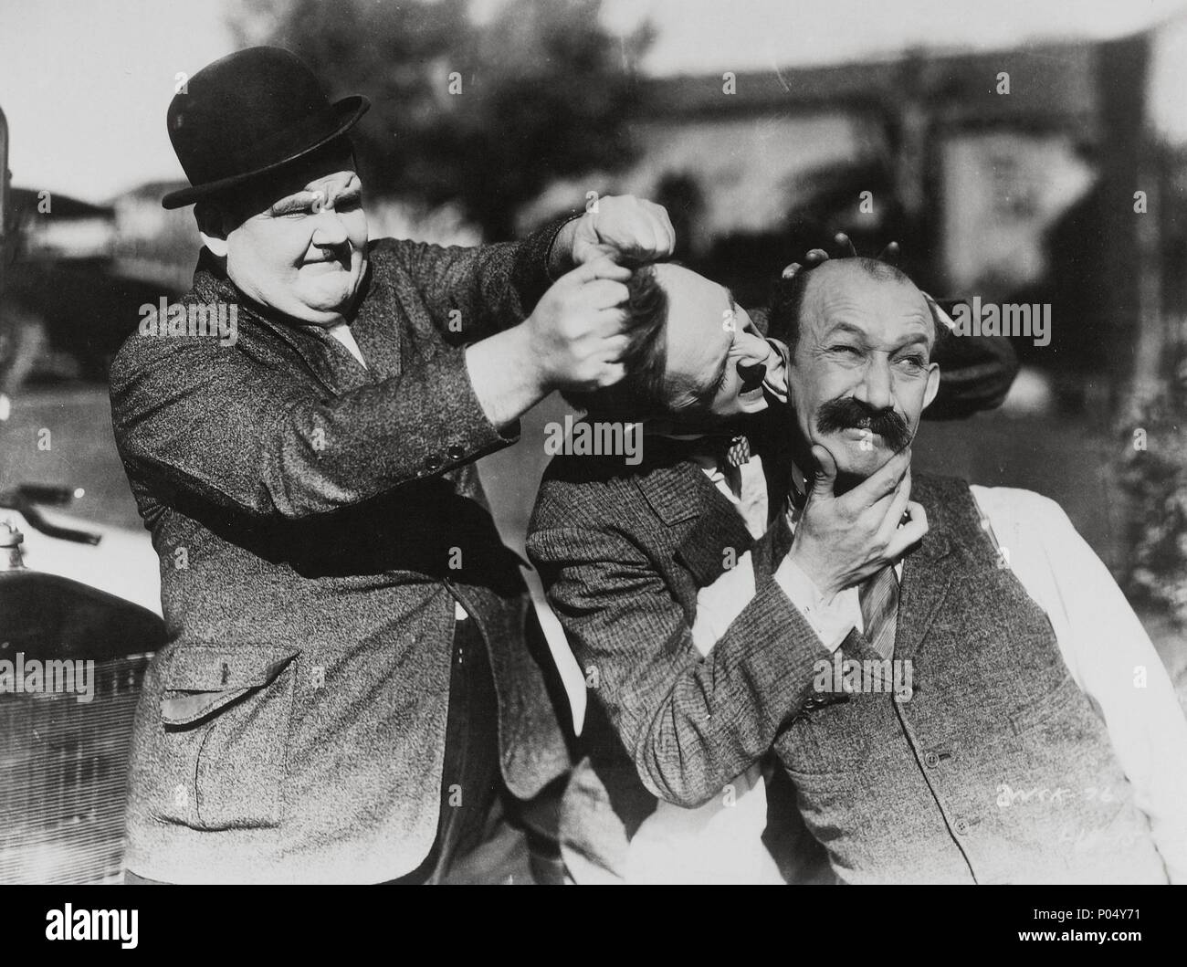 Original Film Titel: BIG BUSINESS. Englischer Titel: BIG BUSINESS. Regisseur: James W. HORNE. Jahr: 1929. Stars: Oliver Hardy, Stan Laurel; JAMES FINLAYSON. Credit: M.G.M/Album Stockfoto