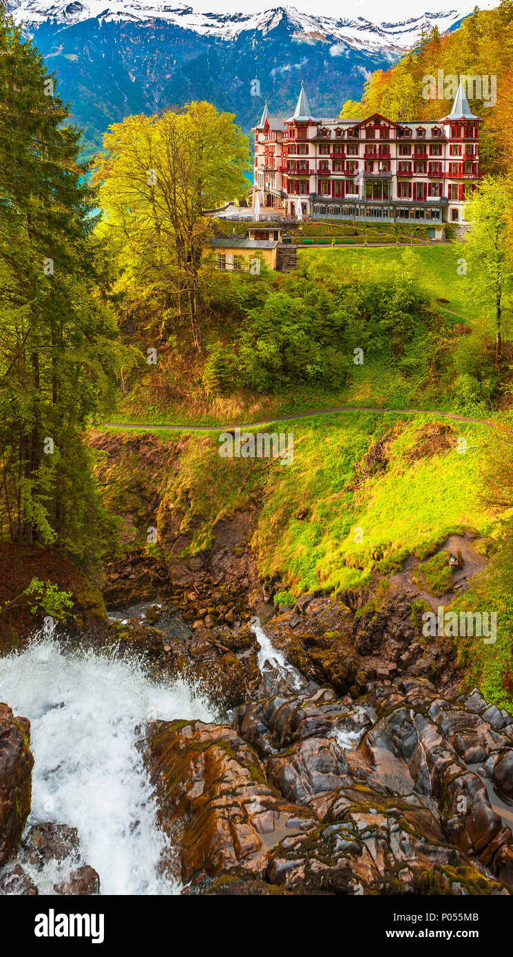 Blick auf das Grandhotel Gießbach am Gießbacher Wasserfall. Brienz, Schweiz Stockfoto