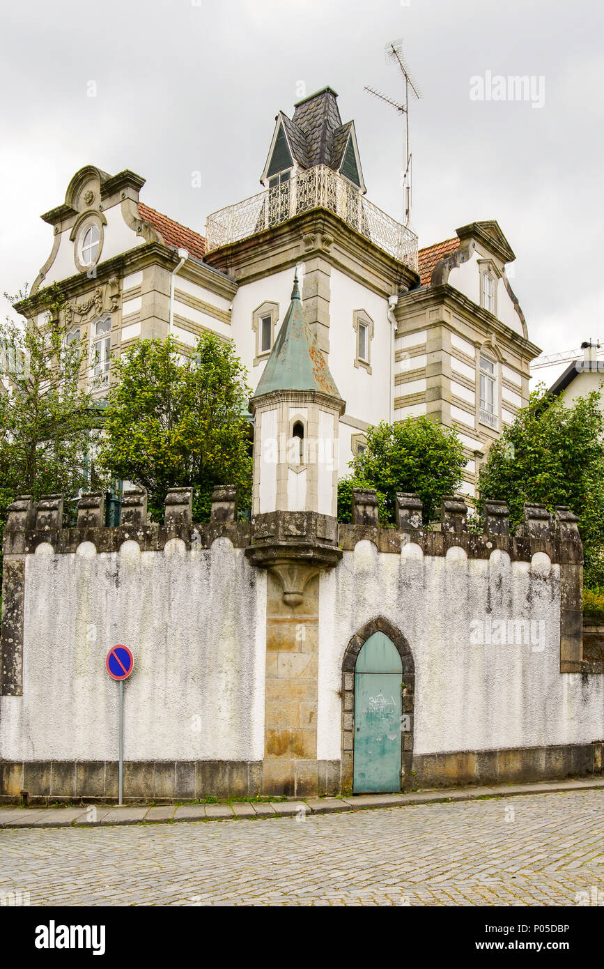 Belmira Villa ist eine Brasilianische Stil, mit einer Grotte und Barockgarten, Ponte de Lima, Provinz Minho, Portugal. Stockfoto