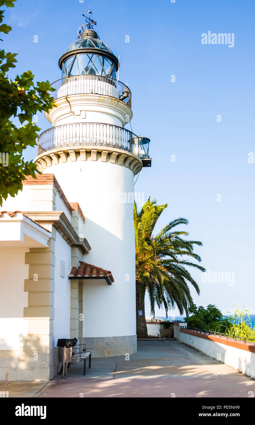 Calella Leuchtturm aktiv ist Leuchtturm im Küstenort Calella an der Costa del Maresme, Katalonien, Spanien Stockfoto