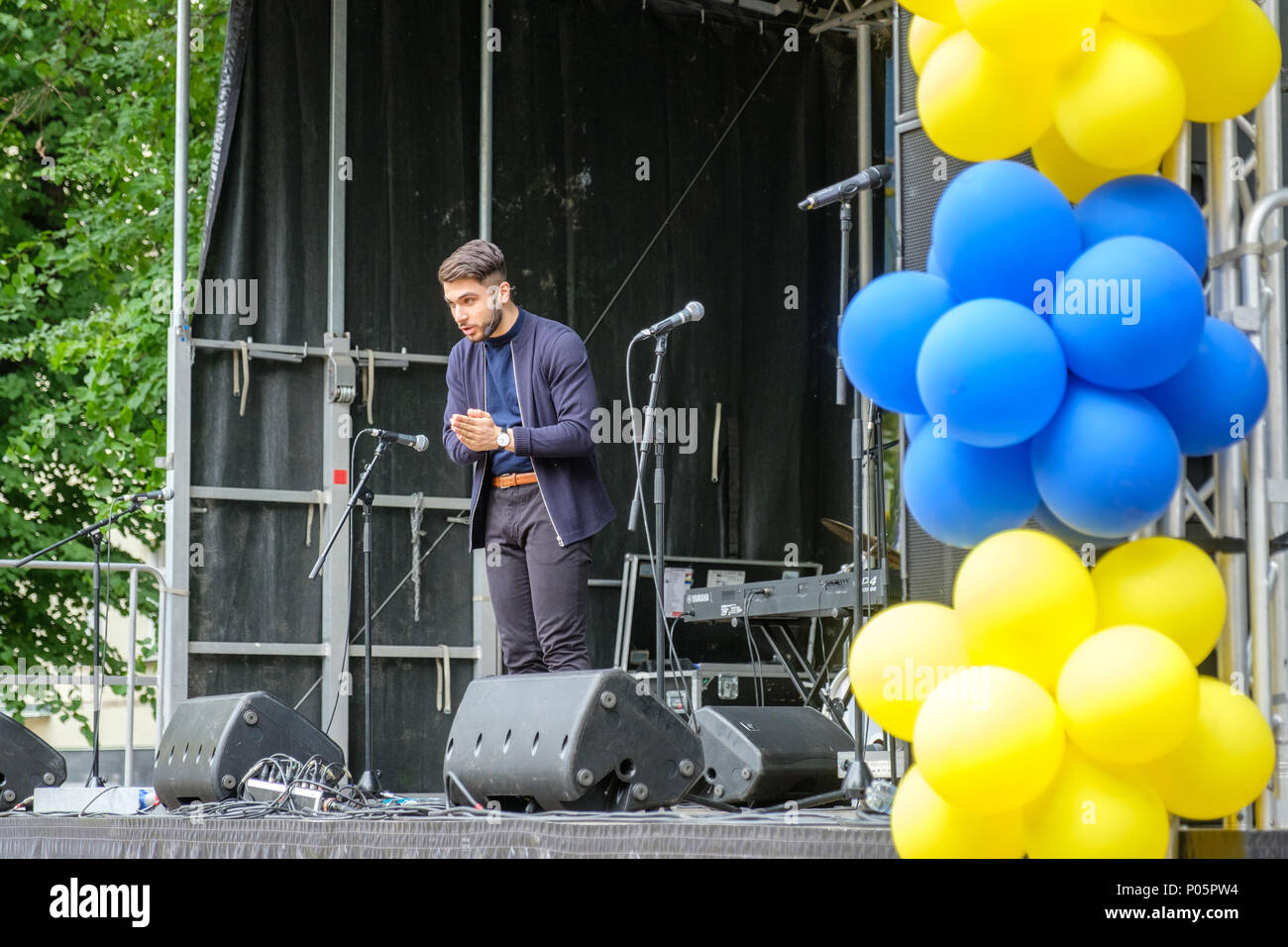 Shanga Aziz, Mitbegründer der Umkleide Reden, war ein Redner während der Nationalen Tag Feier im Olai Park von Norrköping, Schweden. Stockfoto