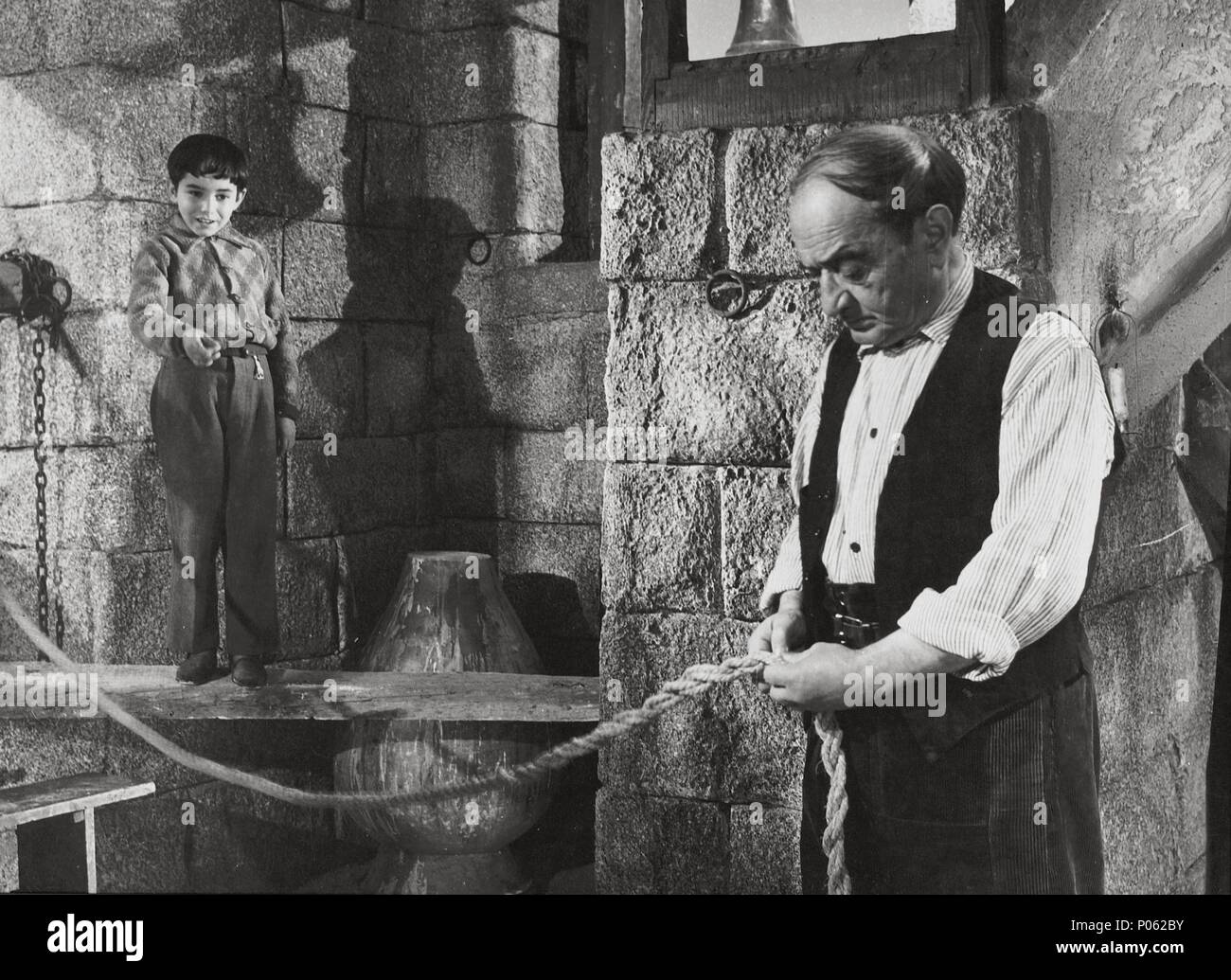 Original Film Titel: EL PEQUEÑO RUISEÑOR. Englischer Titel: kleine Nachtigall, die. Regisseur: ANTONIO DEL AMO. Jahr: 1956. Stars: JOSELITO, MARIANO AZAÑA. Credit: ARGOS FILMS/Album Stockfoto