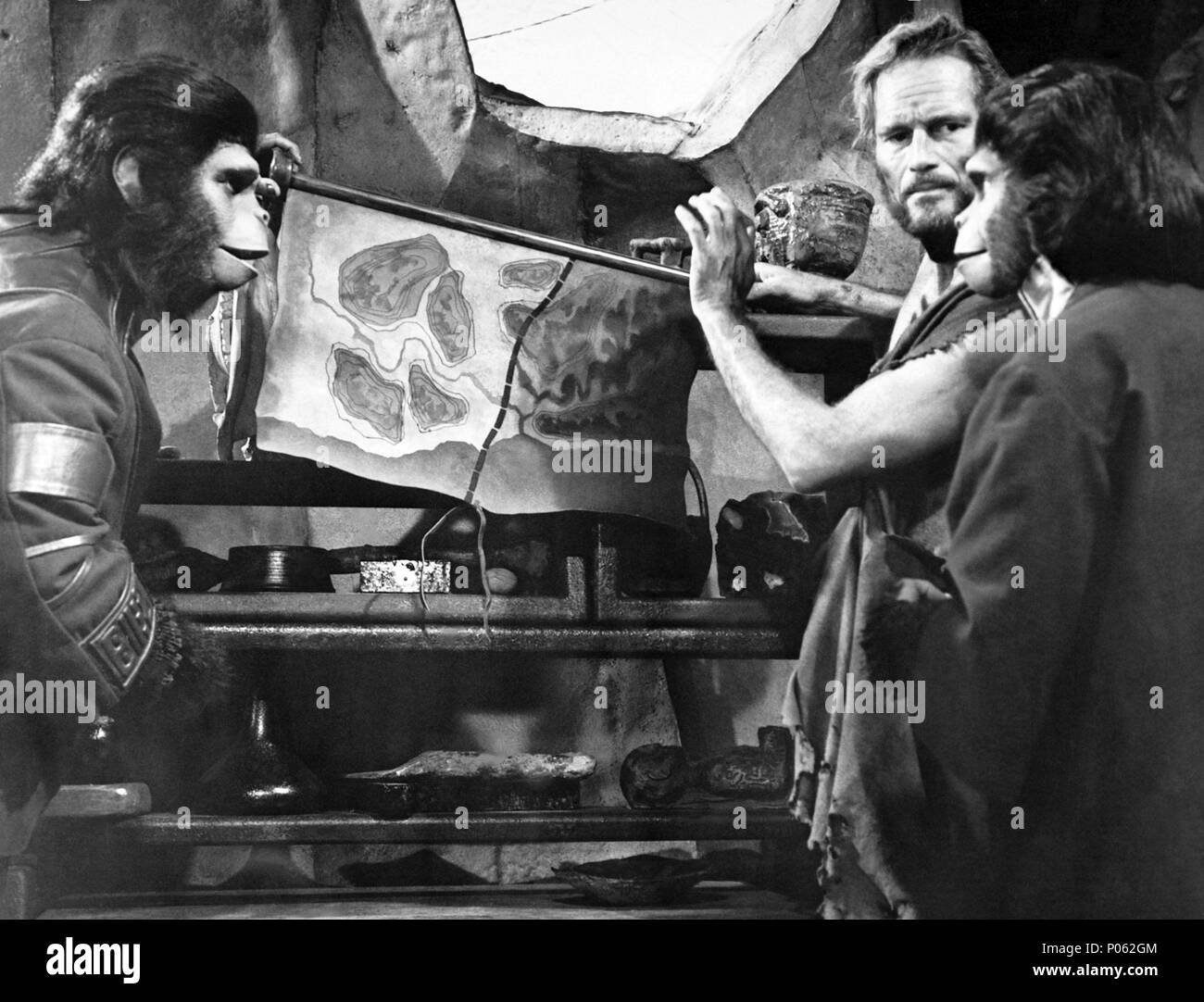 Original Filmtitel: Planet der Affen. Englischer Titel: Planet der Affen. Regisseur: FRANKLIN J. SCHAFFNER. Jahr: 1968. Stars: Charlton Heston, Kim Hunter; RODDY MCDOWALL. Quelle: 20th Century Fox/Album Stockfoto