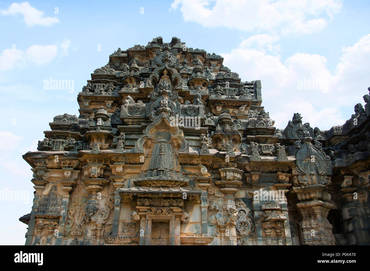 Carving Details an der Außenwand des Kasivisvesvara Tempel, Lakkundi, Karnataka, Indien Stockfoto